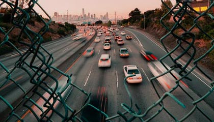 前场压迫是否成为破密防的重要间接打法，前场进攻